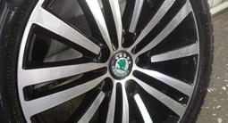 Диски Фольксваген Ауди Шкода с шинами 17 за 250 000 тг. в Астана – фото 5