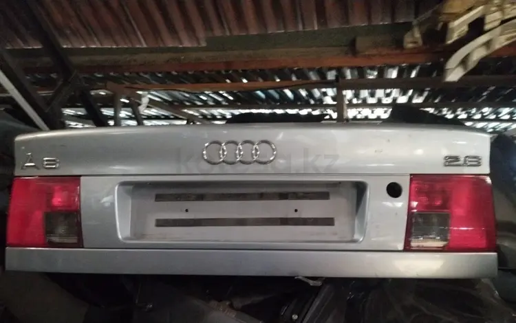 Крышка багажника Audi A6 седан голая за 18 000 тг. в Алматы