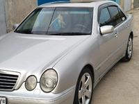 Mercedes-Benz E 320 2000 годаfor5 500 000 тг. в Жезказган