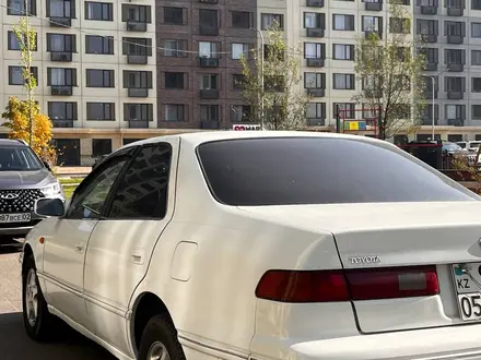 Toyota Camry 1998 года за 2 650 000 тг. в Алматы – фото 10