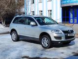 Volkswagen Touareg 2007 года за 6 500 000 тг. в Астана – фото 3