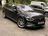 Volkswagen Passat 2022 года за 18 000 000 тг. в Алматы