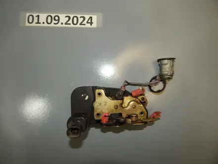Замок двери передний правый за 4 500 тг. в Алматы