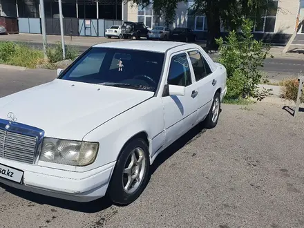 Mercedes-Benz E 230 1988 года за 1 300 000 тг. в Талдыкорган