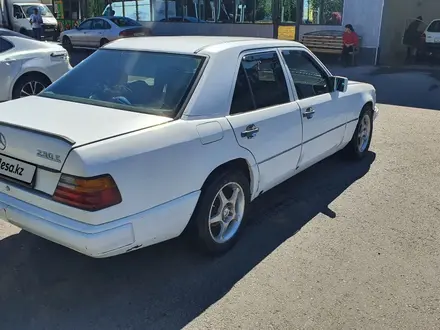 Mercedes-Benz E 230 1988 года за 1 300 000 тг. в Талдыкорган – фото 3