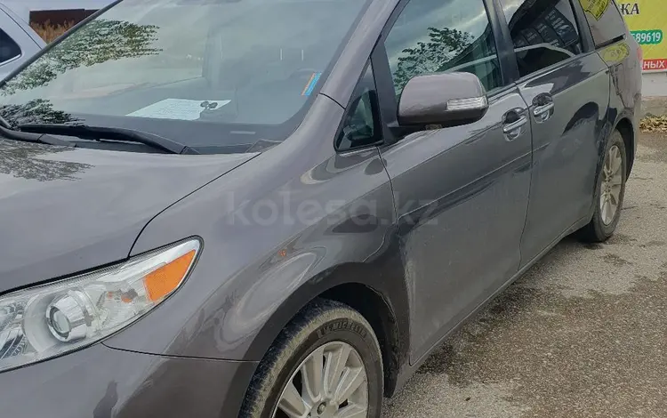 Toyota Sienna 2013 года за 10 500 000 тг. в Актобе