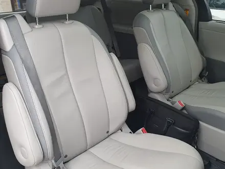 Toyota Sienna 2013 года за 10 500 000 тг. в Актобе – фото 8