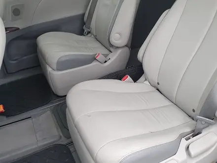 Toyota Sienna 2013 года за 10 500 000 тг. в Актобе – фото 9