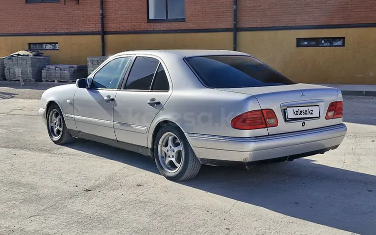 Mercedes-Benz E 230 1995 года за 1 400 000 тг. в Астана