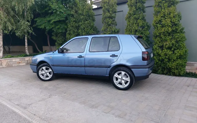 Volkswagen Golf 1993 годаүшін2 200 000 тг. в Тараз