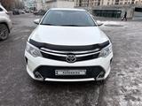 Toyota Camry 2015 года за 10 500 000 тг. в Актобе