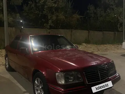 Mercedes-Benz E 220 1993 года за 1 900 000 тг. в Актау