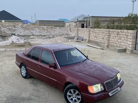 Mercedes-Benz E 220 1993 года за 1 900 000 тг. в Актау – фото 8