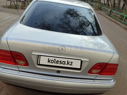 Mercedes-Benz E 280 1998 года за 4 500 000 тг. в Конаев (Капшагай) – фото 3