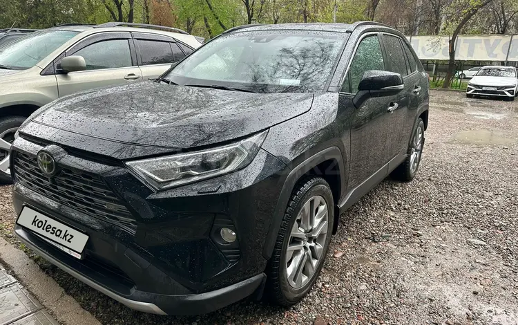 Toyota RAV4 2021 года за 15 500 000 тг. в Алматы