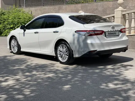 Toyota Camry 2019 года за 13 700 000 тг. в Караганда – фото 13