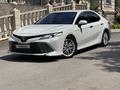 Toyota Camry 2019 года за 13 700 000 тг. в Караганда – фото 2