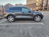 Volkswagen Touareg 2012 годаүшін11 200 000 тг. в Актобе – фото 2