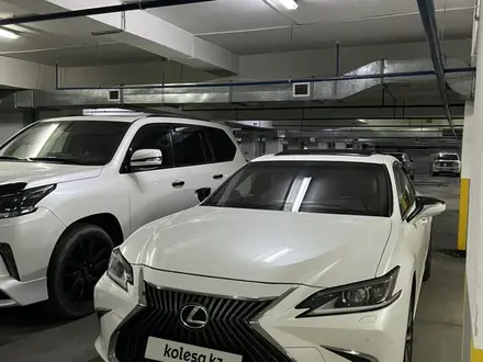 Lexus ES 250 2018 года за 17 700 000 тг. в Алматы