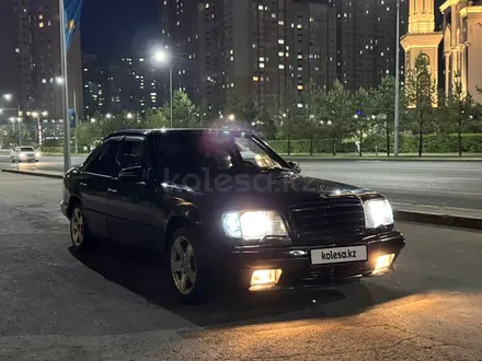 Mercedes-Benz E 320 1995 года за 2 600 000 тг. в Астана – фото 3