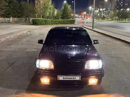 Mercedes-Benz E 320 1995 года за 2 600 000 тг. в Астана – фото 4
