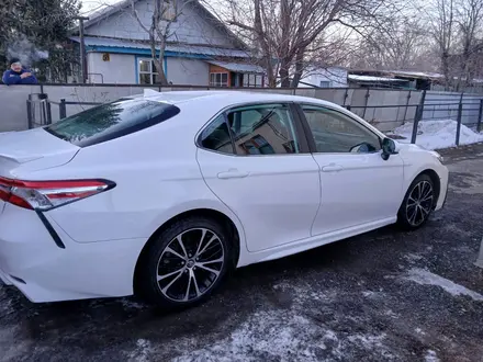 Toyota Camry 2020 года за 11 000 000 тг. в Узынагаш – фото 24