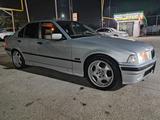 BMW 328 1996 года за 2 600 000 тг. в Алматы – фото 3