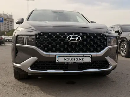 Hyundai Santa Fe 2022 года за 18 500 000 тг. в Алматы – фото 3