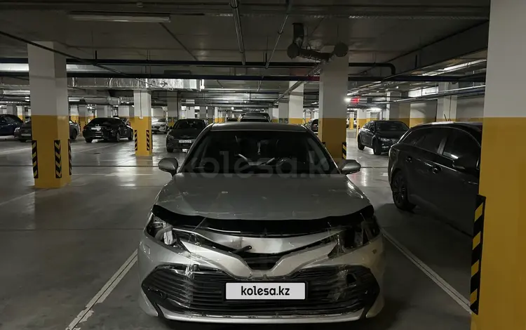 Toyota Camry 2019 года за 9 800 000 тг. в Астана