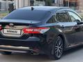 Toyota Camry 2021 года за 15 300 000 тг. в Алматы – фото 3
