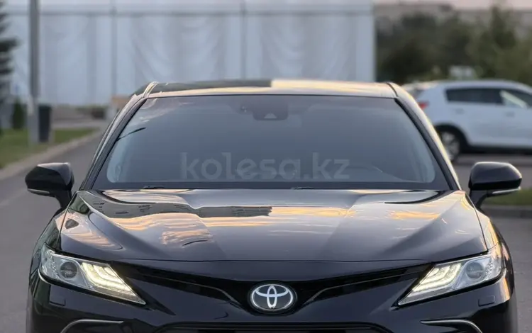 Toyota Camry 2021 года за 15 300 000 тг. в Алматы
