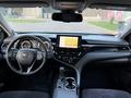 Toyota Camry 2021 года за 15 300 000 тг. в Алматы – фото 7
