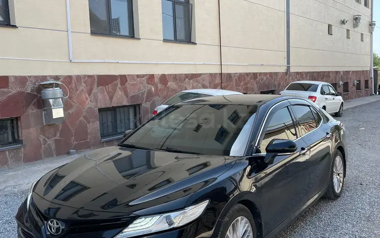 Toyota Camry 2018 года за 14 000 000 тг. в Шымкент