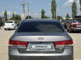 Hyundai Sonata 2005 года за 3 000 000 тг. в Актобе – фото 4