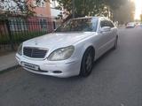 Mercedes-Benz S 320 1999 года за 2 250 000 тг. в Атырау – фото 3