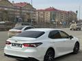 Toyota Camry 2023 года за 17 500 000 тг. в Актобе – фото 15