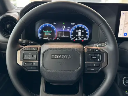Toyota Land Cruiser Prado Luxe 2025 года за 47 690 000 тг. в Алматы – фото 16