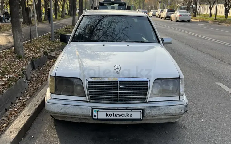 Mercedes-Benz E 220 1994 года за 1 900 000 тг. в Талдыкорган