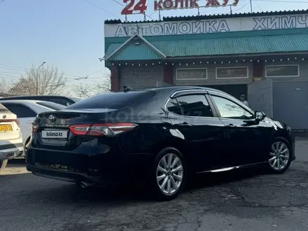 Toyota Camry 2020 года за 13 500 000 тг. в Алматы – фото 7