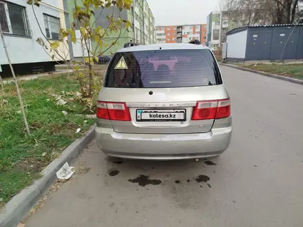 Kia Carens 2003 года за 2 400 000 тг. в Алматы – фото 2