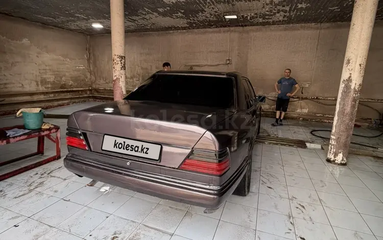 Mercedes-Benz E 220 1993 года за 1 100 000 тг. в Сарыозек