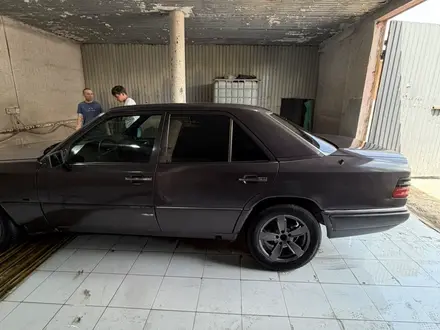 Mercedes-Benz E 220 1993 года за 1 100 000 тг. в Сарыозек – фото 6
