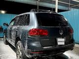 Volkswagen Touareg 2004 годаүшін4 400 000 тг. в Семей – фото 2