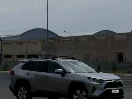 Toyota RAV4 2020 года за 11 500 000 тг. в Актау – фото 2