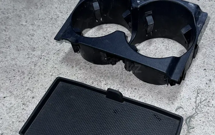 Подстаканник Mercedes Benz w212 за 10 000 тг. в Алматы