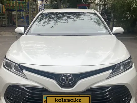 Toyota Camry 2018 года за 11 999 999 тг. в Алматы