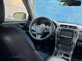 Toyota Camry 2016 года за 6 300 000 тг. в Атырау – фото 11