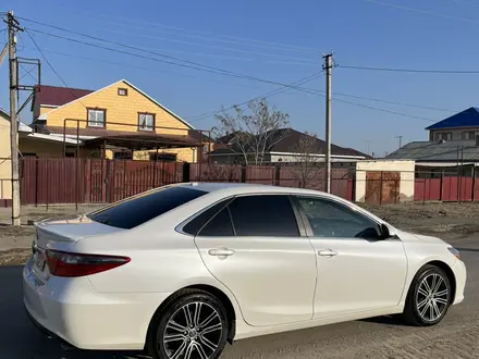 Toyota Camry 2016 года за 6 300 000 тг. в Атырау – фото 4