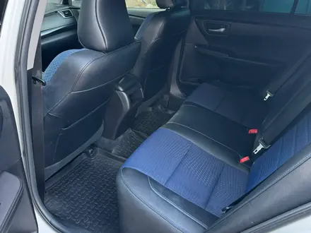 Toyota Camry 2016 года за 6 300 000 тг. в Атырау – фото 9