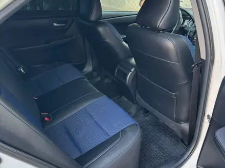 Toyota Camry 2016 года за 6 300 000 тг. в Атырау – фото 10